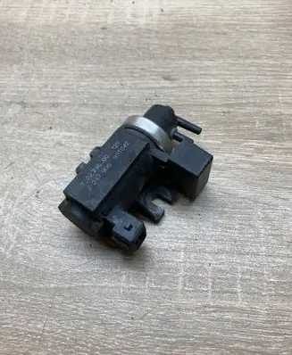 BMW 5 E39 Turbo solenoid valve 2247906 72279600 99T042