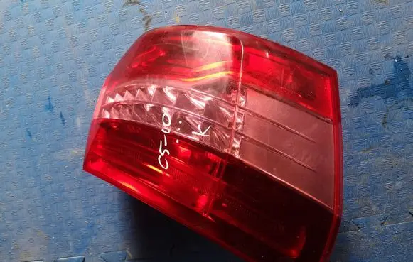 Citroen C5 Tailgate rear/tail lights 9681063880