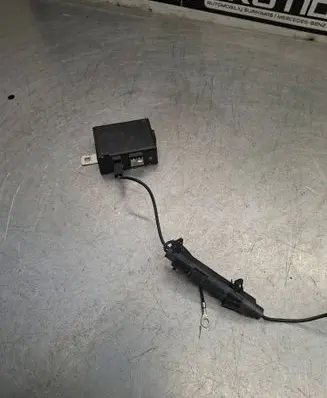 Mercedes-Benz ML W163 Aerial antenna amplifier 1638200289 17551SS