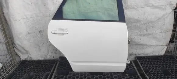 Toyota Prius (XW20) Rear door 