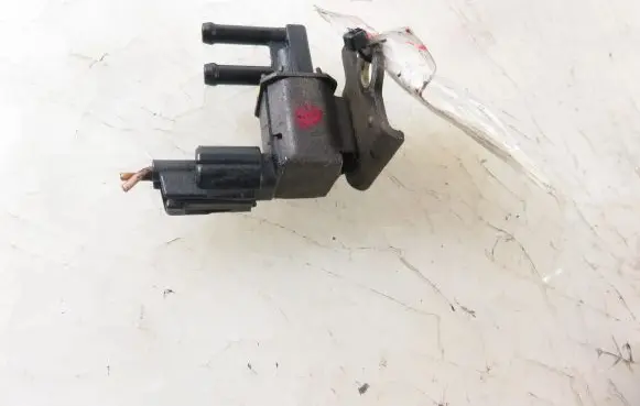 Subaru Impreza II Valve vacuum K5T48376