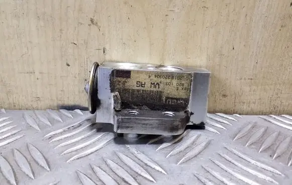 Audi A3 S3 8P Air conditioning (A/C) expansion valve 1K1820103 1K0820679