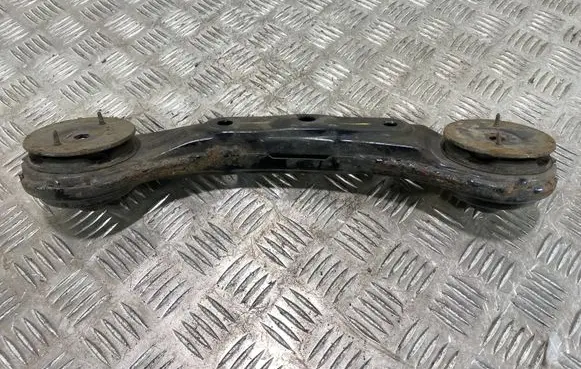 Honda CR-V Rear differential/diff mount bracket T1G