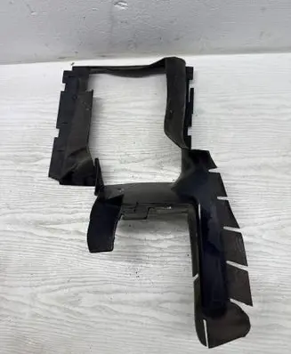 Audi Q7 4L Intercooler air channel guide 4L0117335B