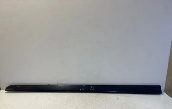 Volvo V70 Front door trim (molding) 30648374