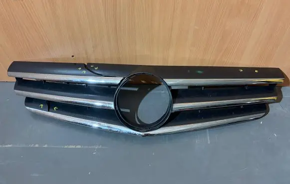 Mercedes-Benz CLC CL203 Front grill A2038801583