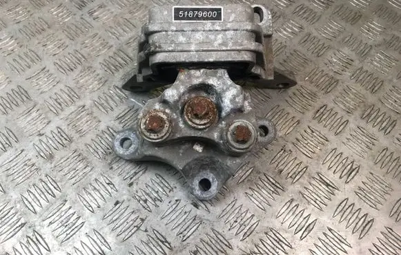 Alfa Romeo Giulietta Engine mount bracket 51879600 51838161
