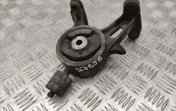 Toyota Verso Engine mount bracket