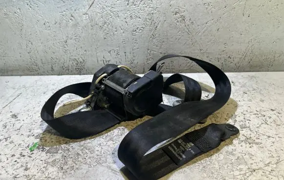 Volkswagen Caddy Front seatbelt 2K0857806B 65591 3304246