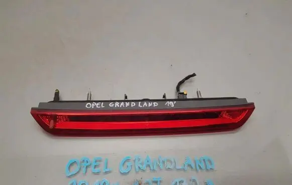 Opel Grandland X Third/center stoplight