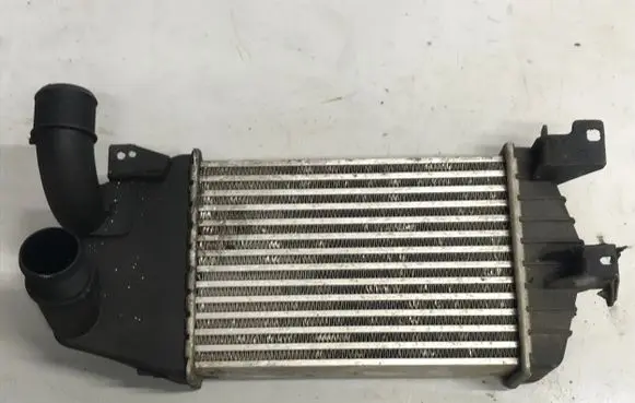 Opel Zafira B Intercooler radiator 13240831 WTP9019