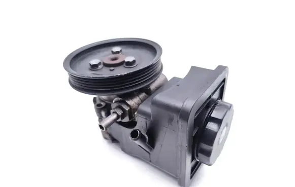 Land Rover Discovery Power steering pump QVB000230