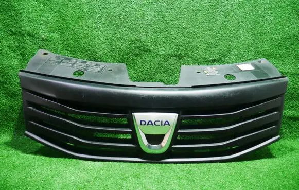 Dacia Sandero Front grill 8200735104