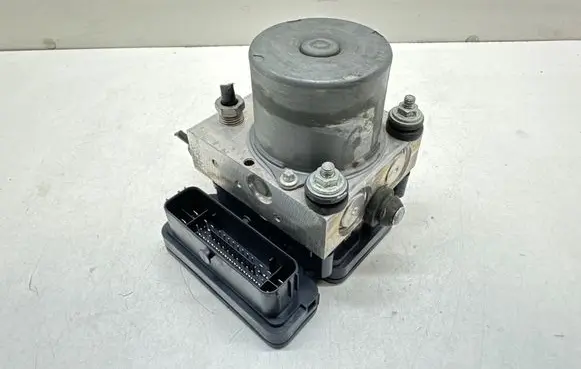 Chevrolet Malibu ABS Pump 84325540
