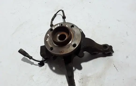 Renault Kangoo II Front wheel hub 8200755585