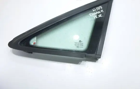 Volkswagen Touran II Front triangle window/glass 1T0845411