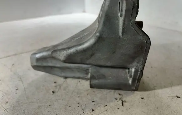 Dodge Challenger Engine mounting bracket 04726029AB
