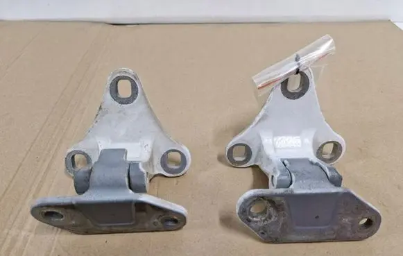 Hummer H3 Tailgate/trunk/boot hinge