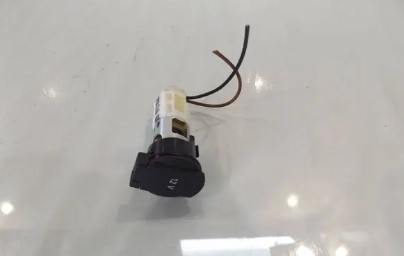 Volkswagen Polo IV 9N3 Cigarette lighter front