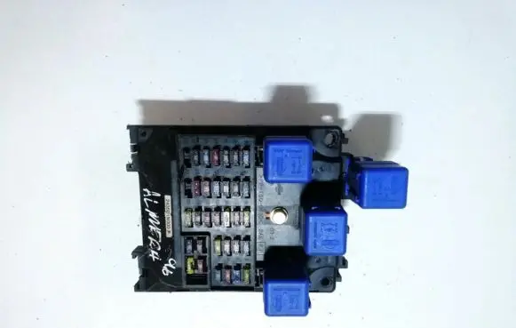Nissan Almera Fuse box set 243501n000f 1n06f19