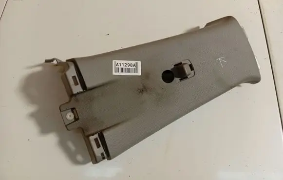 Toyota Yaris (B) pillar trim (top) 42568