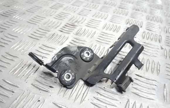 Volkswagen PASSAT B7 Other engine bay part 3C0906269A