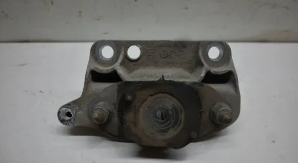 Engine mount bracket