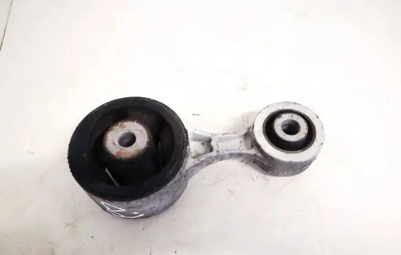 Honda Civic Engine mount bracket