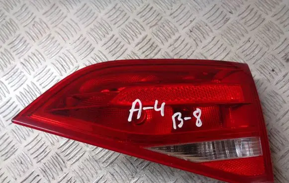 Tailgate rear/tail lights