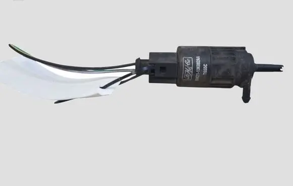Ford S-MAX Windscreen/windshield washer pump 6M2113K082AA
