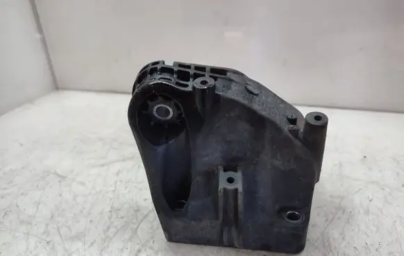 Mercedes-Benz GL X166 Engine mounting bracket A6422236104