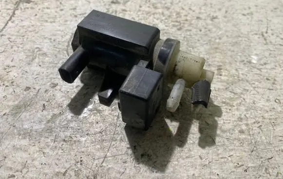Mercedes-Benz B W245 Vacuum valve A0061536628 08T217 70078202