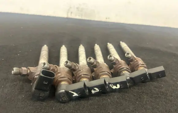 Land Rover Discovery 3 - LR3 Fuel injector 4H2Q9K546AE 8317814