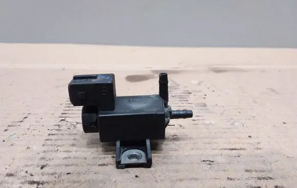 Toyota Corolla Verso AR10 Vacuum valve 258600R010