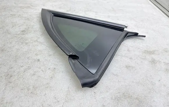 Tesla Model Y Rear side window 162116100B 149771400D 09012023