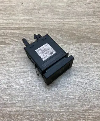 Volkswagen PASSAT B5 Windscreen/window heater switch 3B0959621C