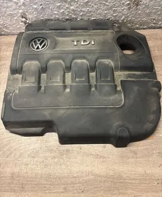 Volkswagen Golf VII Engine cover (trim) 04L103925