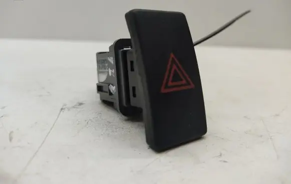 Toyota Avensis T270 Hazard light switch 15B279