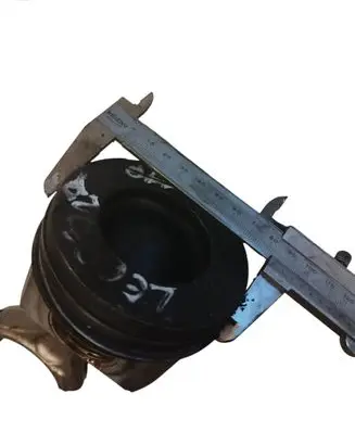 Subaru Legacy Piston with connecting rod
