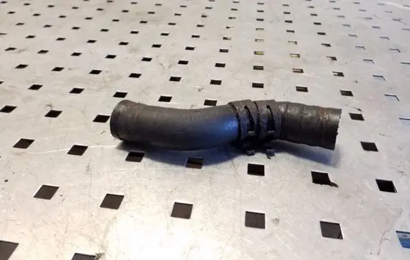 Volkswagen Touareg I Engine coolant pipe/hose