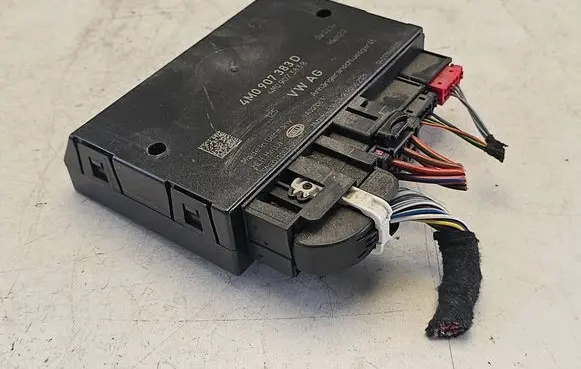 Audi A4 S4 B9 Tow bar trailer control unit/module 4M0907383D 4M0907383B