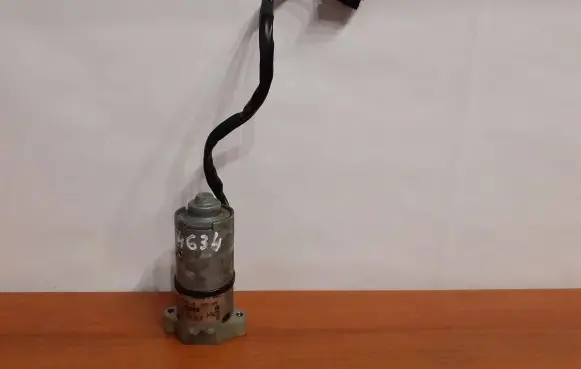 Mercedes-Benz E W210 Seat adjustment motor 0130002567 2108200208