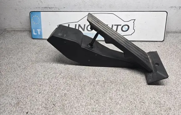 BMW 7 E65 E66 Accelerator throttle pedal 6766930 25916010 2104041