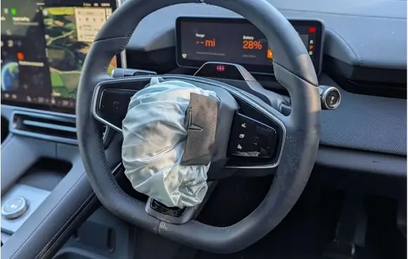 Polestar 4 Steering wheel