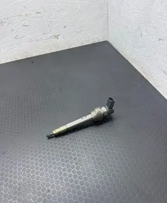 BMW 5 F10 F11 Fuel injector 8514148 0445110743