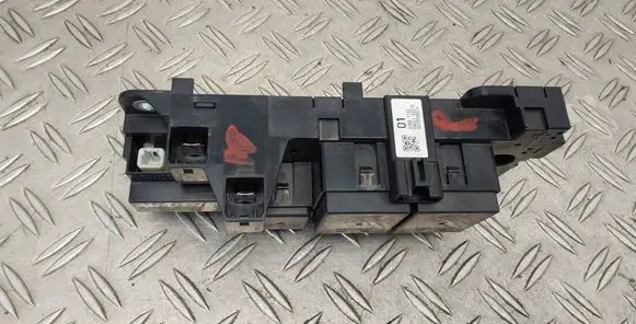 Toyota Auris E180 Battery control module G92Z133010 63581132