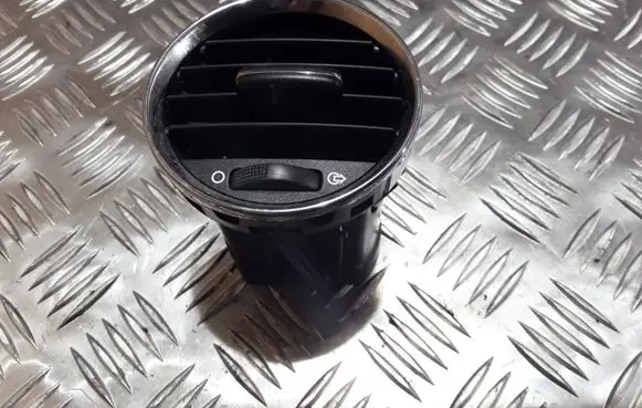Peugeot 308 Dash center air vent grill Y05190 9658515377