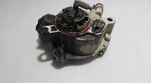 Ford Fiesta Vacuum pump 9804021880
