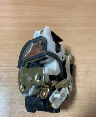 Mitsubishi Lancer Front door lock PBTASGF30 05113A
