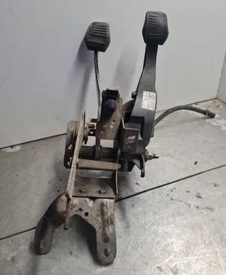 Ford Mondeo MK I Pedal assembly 1S712450 T0051 1M75852